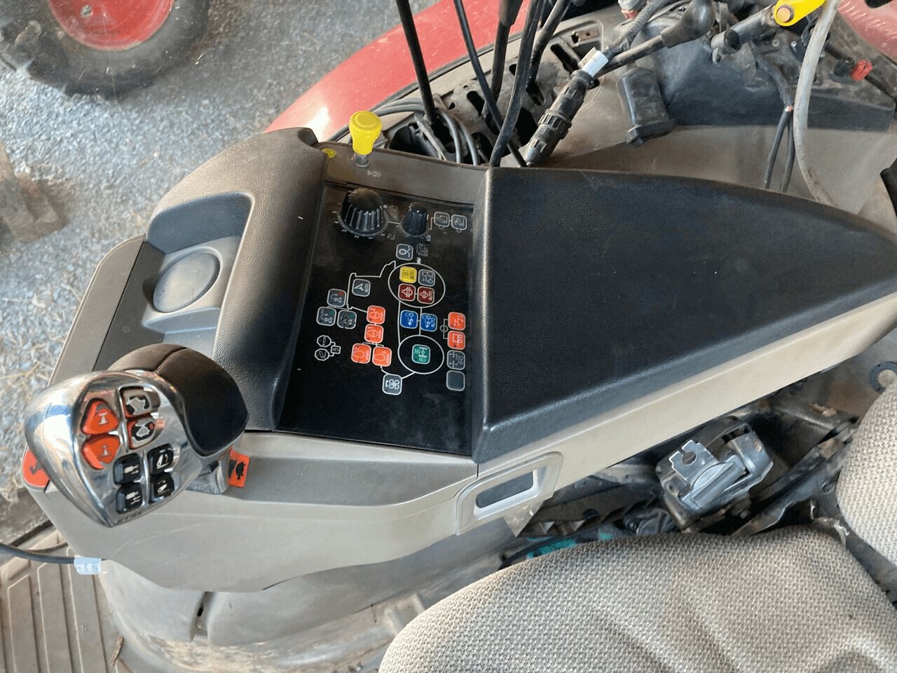 Traktor typu Sonstige TRACTEUR CASE PUMA 130, Gebrauchtmaschine w ST CLEMENT DE LA PLACE (Zdjęcie 5)