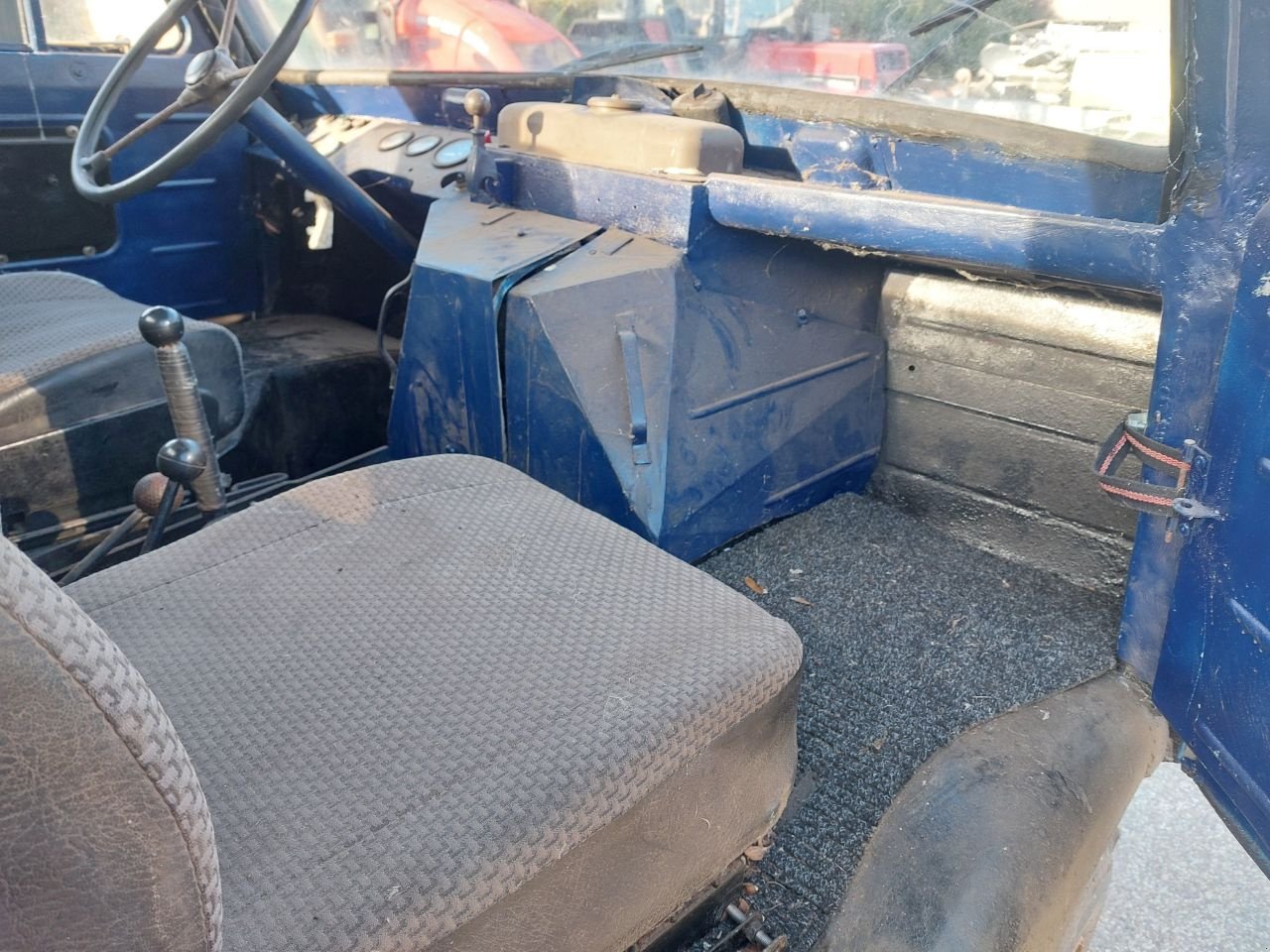 Traktor des Typs Sonstige Unimog 411, Gebrauchtmaschine in Ouderkerk aan den IJssel (Bild 11)