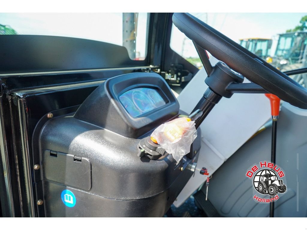 Traktor of the type Sonstige YTO NMF554C, Neumaschine in MIJNSHEERENLAND (Picture 11)