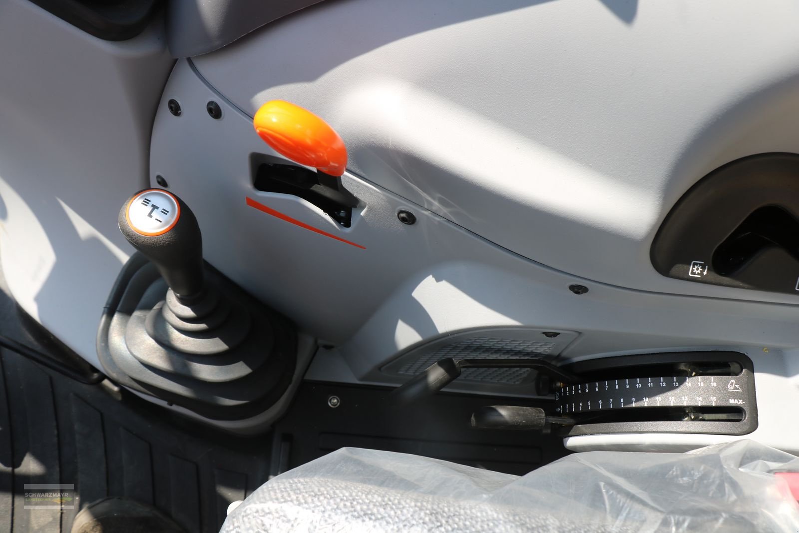 Traktor des Typs Steyr 4055 Kompakt S, Neumaschine in Aurolzmünster (Bild 9)