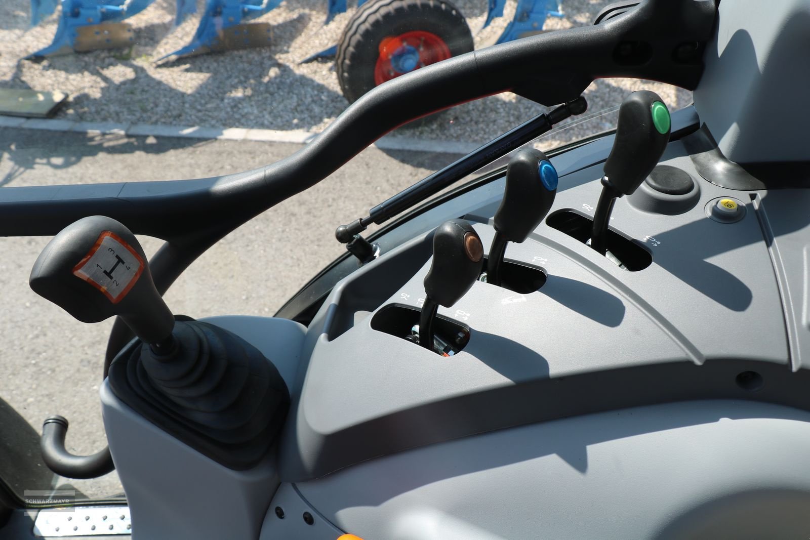 Traktor des Typs Steyr 4055 Kompakt S, Neumaschine in Aurolzmünster (Bild 8)