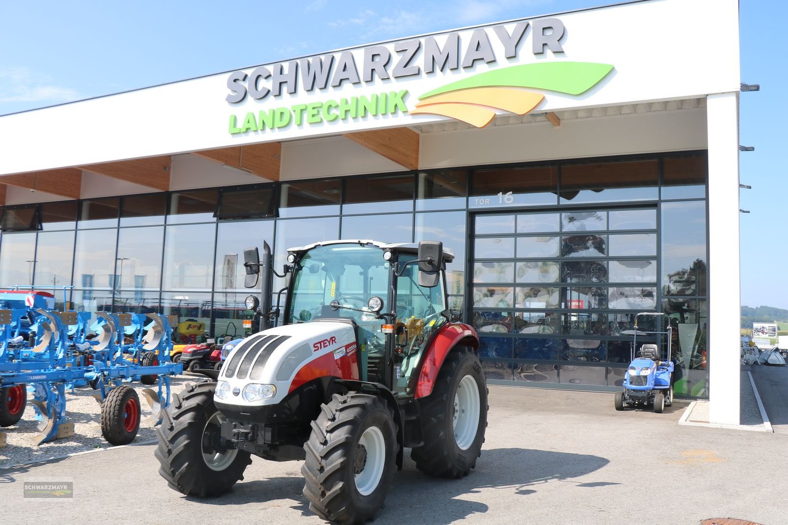 Traktor des Typs Steyr 4055 Kompakt S, Neumaschine in Aurolzmünster (Bild 1)