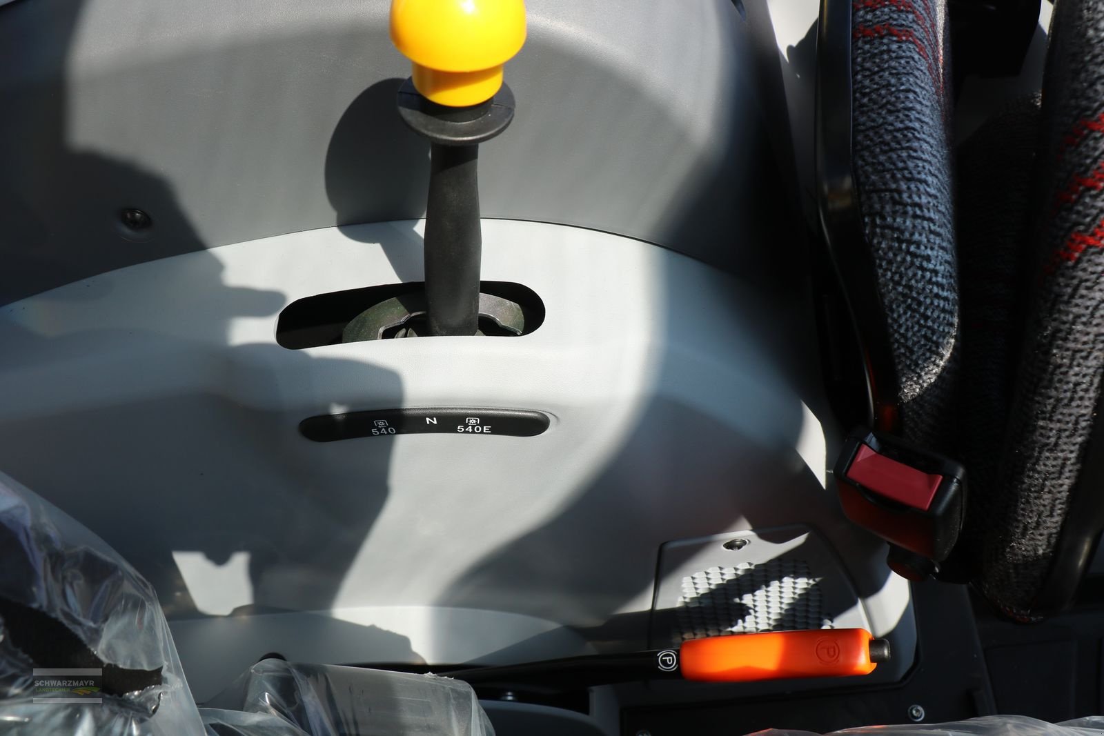 Traktor des Typs Steyr 4055 Kompakt S, Neumaschine in Aurolzmünster (Bild 13)