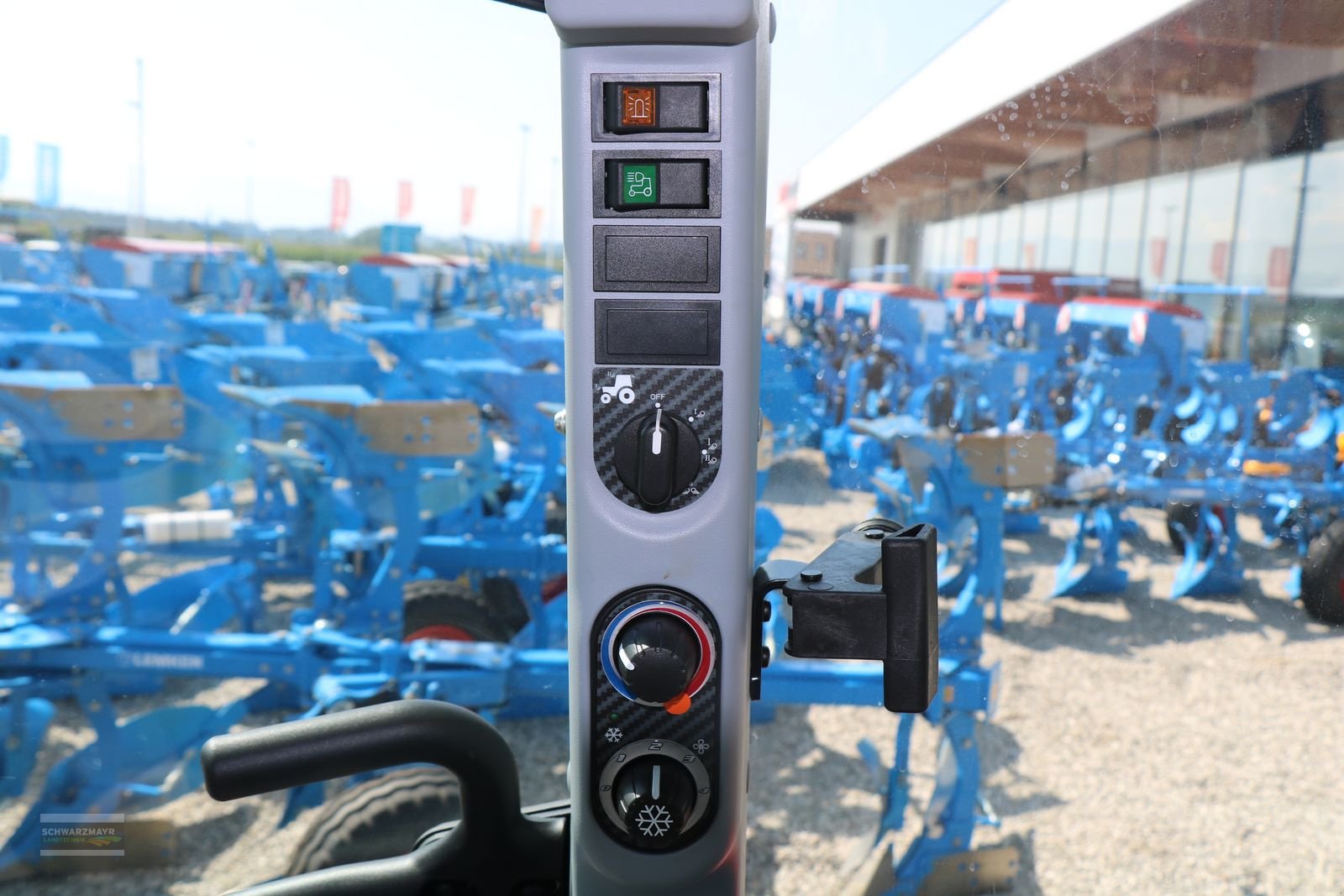 Traktor des Typs Steyr 4055 Kompakt S, Neumaschine in Aurolzmünster (Bild 11)