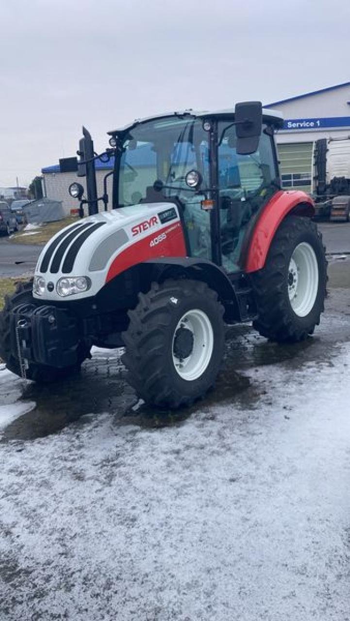 Traktor del tipo Steyr 4055 KOMPAKT S, Neumaschine en Vehlow (Imagen 1)