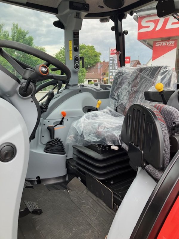 Traktor of the type Steyr 4055 S Kompakt, Neumaschine in Ostrach (Picture 5)