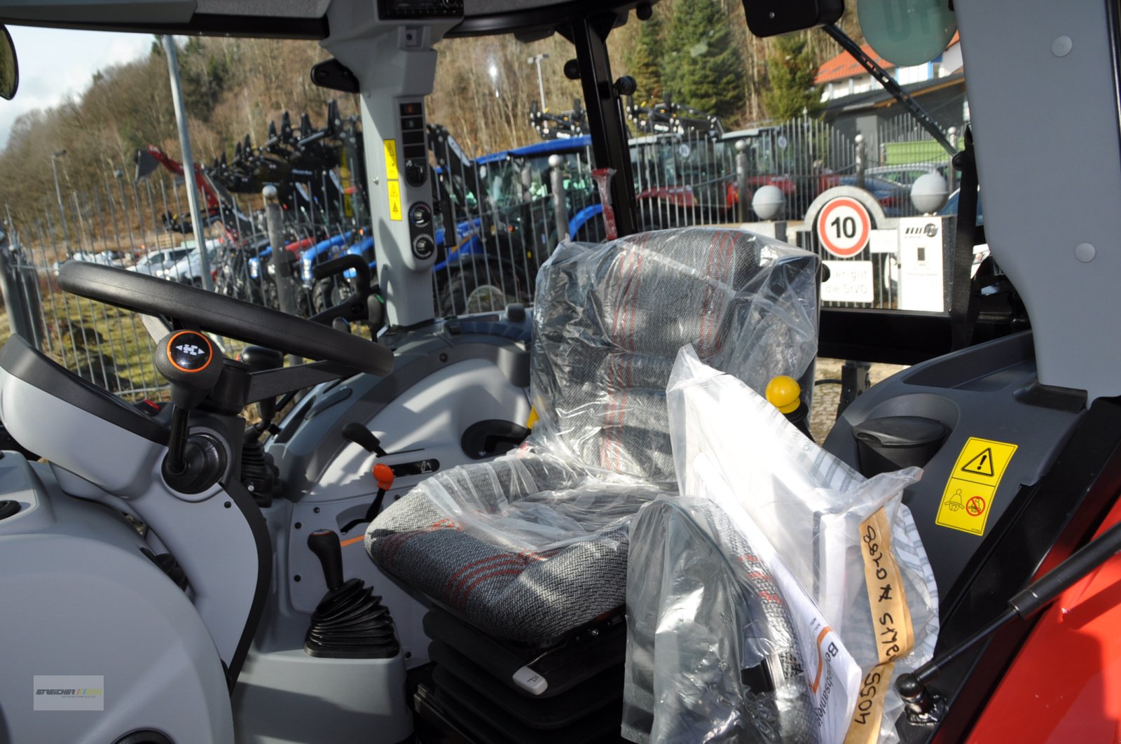 Traktor des Typs Steyr 4055 S Kompakt, Neumaschine in Lalling (Bild 10)