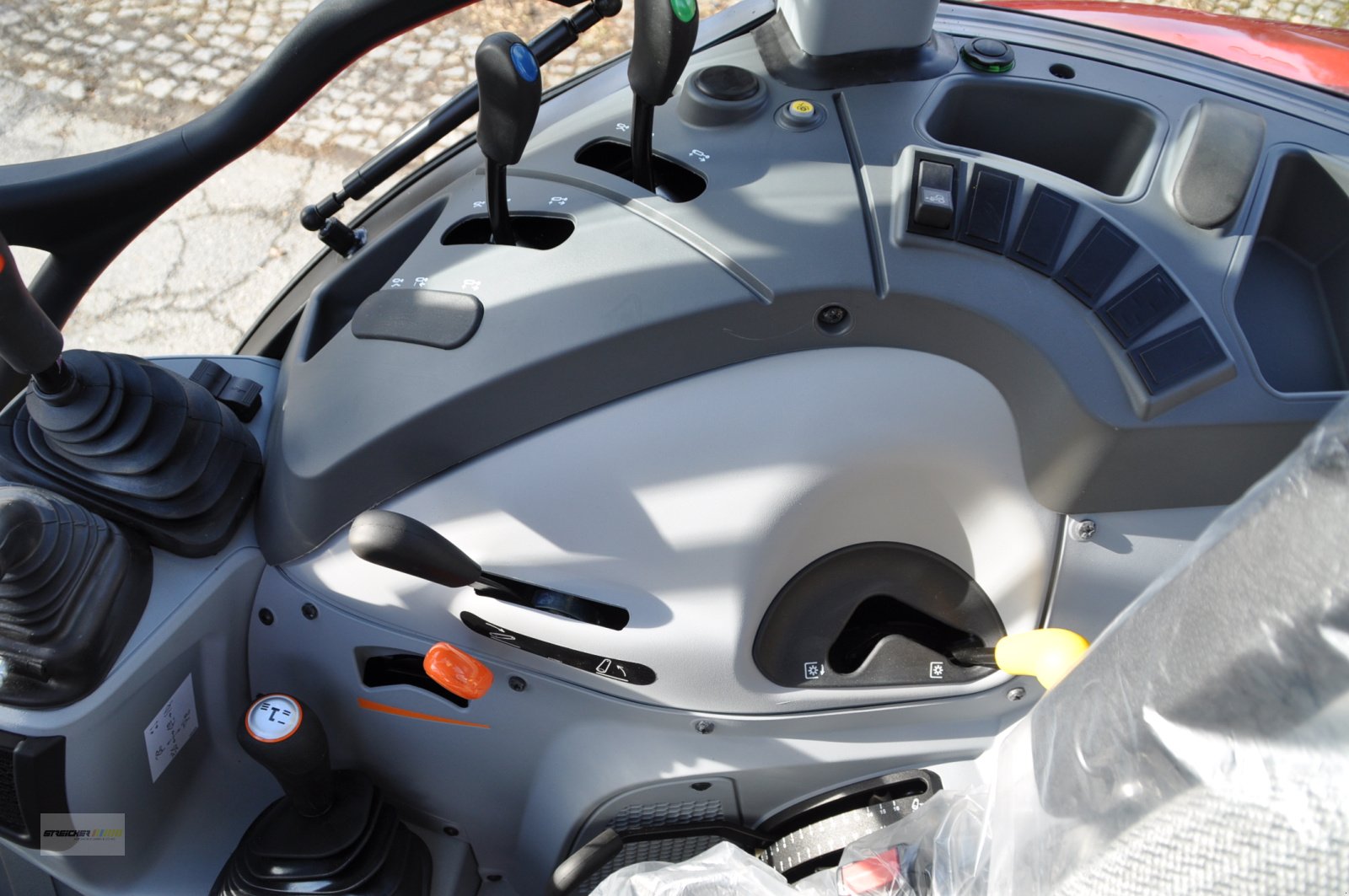 Traktor des Typs Steyr 4055 S Kompakt, Neumaschine in Lalling (Bild 12)