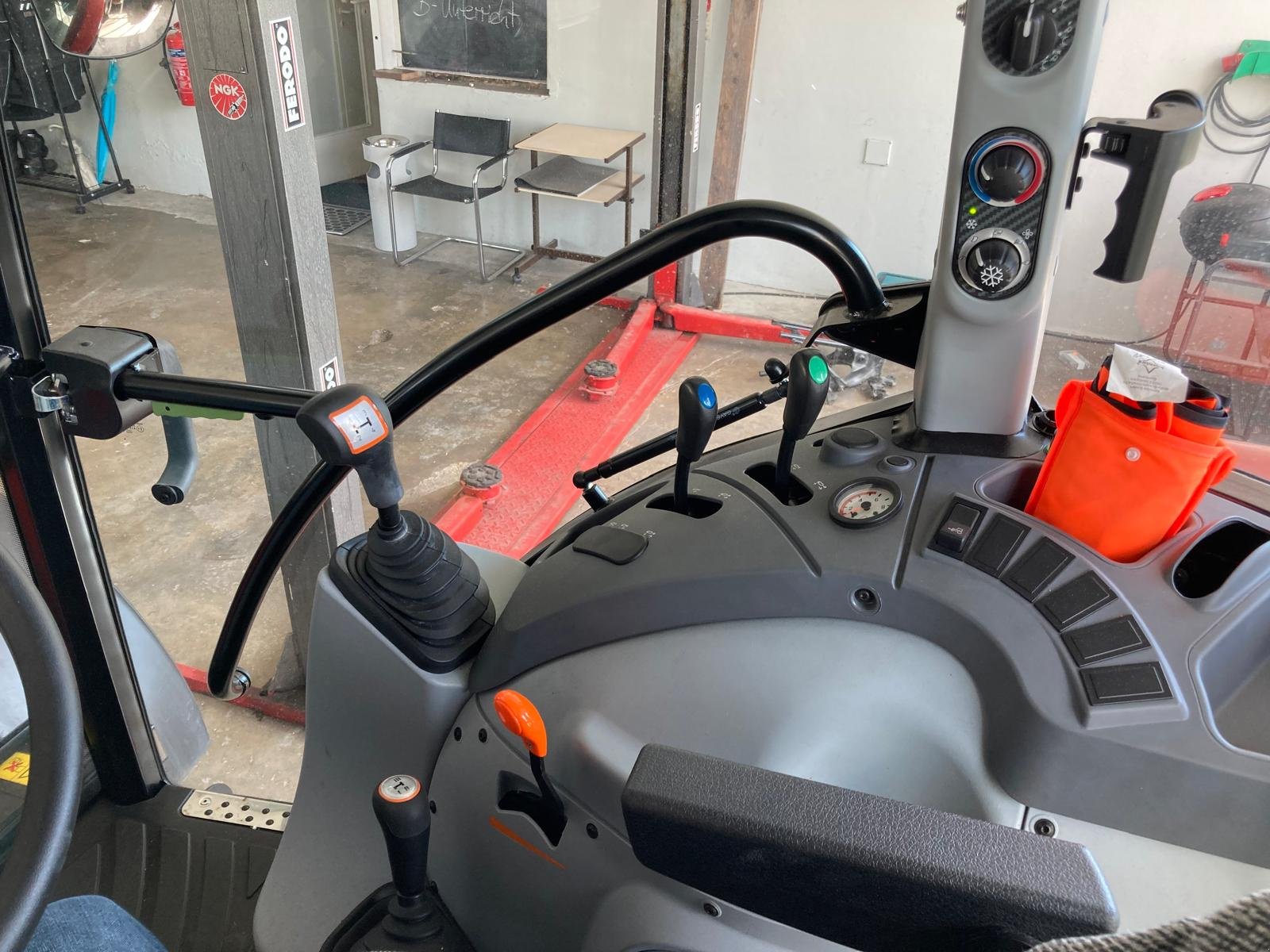 Traktor typu Steyr 4065 S Kompakt, Gebrauchtmaschine v Bodenkirchen (Obrázek 4)