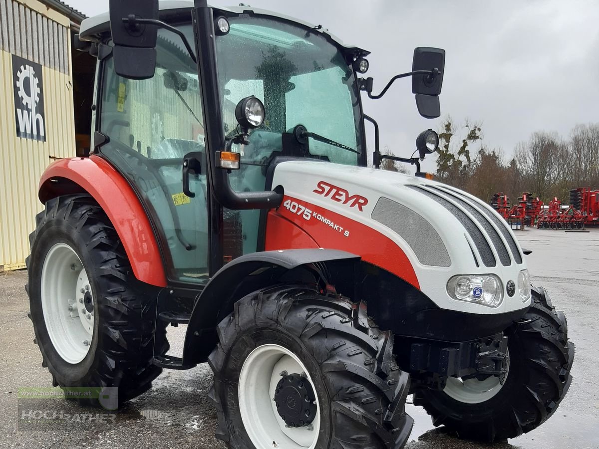 Traktor des Typs Steyr 4075 Kompakt S (Stage V), Neumaschine in Kronstorf (Bild 3)