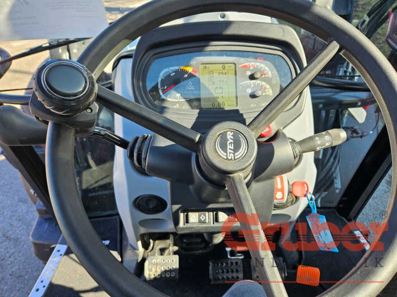 Traktor типа Steyr 4075 Kompakt, Gebrauchtmaschine в Ampfing (Фотография 12)