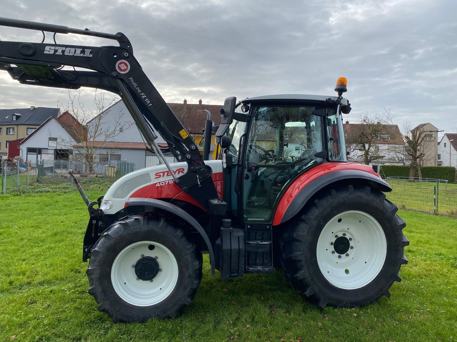 Traktor des Typs Steyr 4075 Kompakt, Gebrauchtmaschine in Dürrwangen (Bild 1)