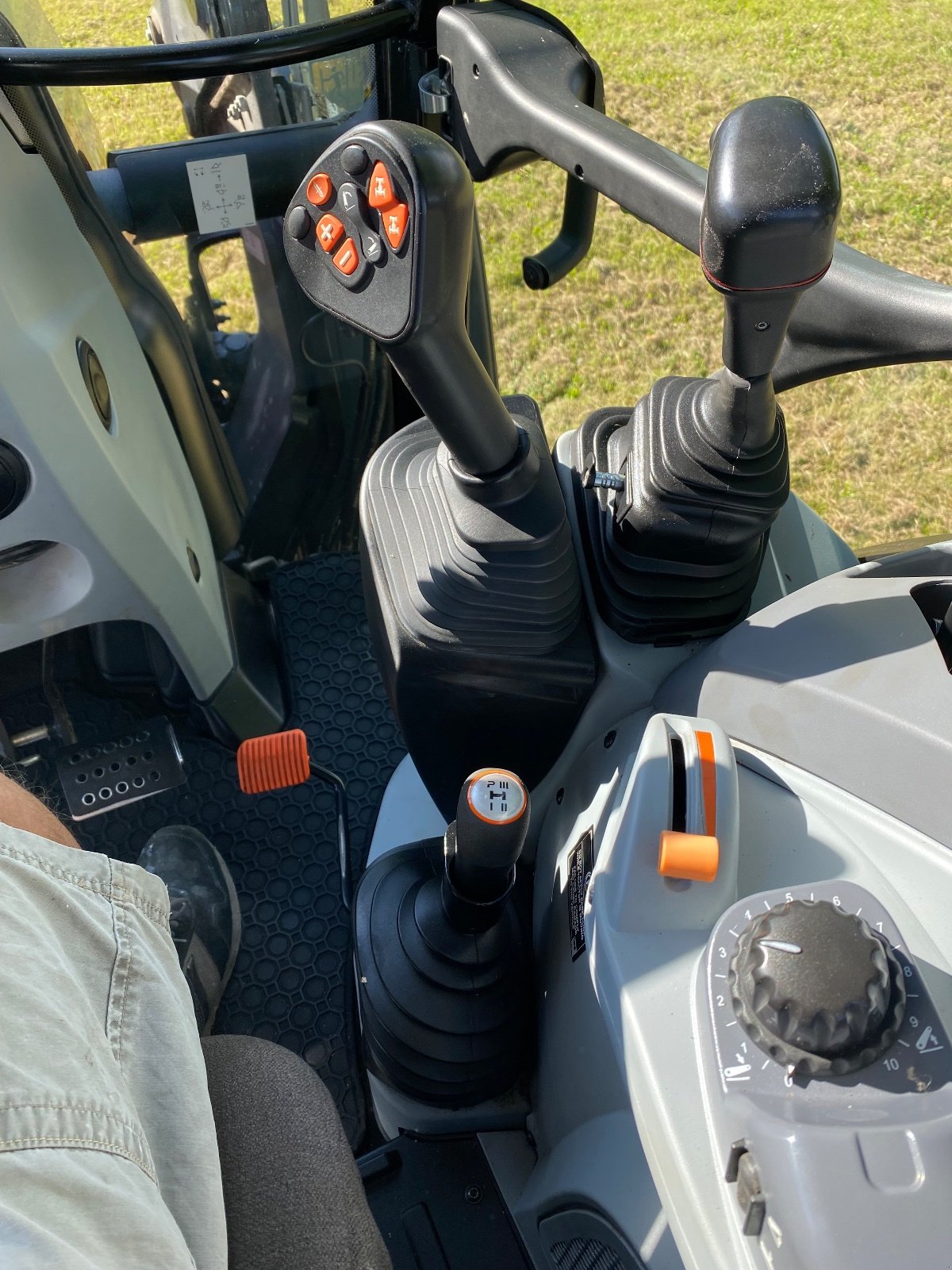 Traktor des Typs Steyr 4075 Kompakt, Gebrauchtmaschine in Dürrwangen (Bild 4)