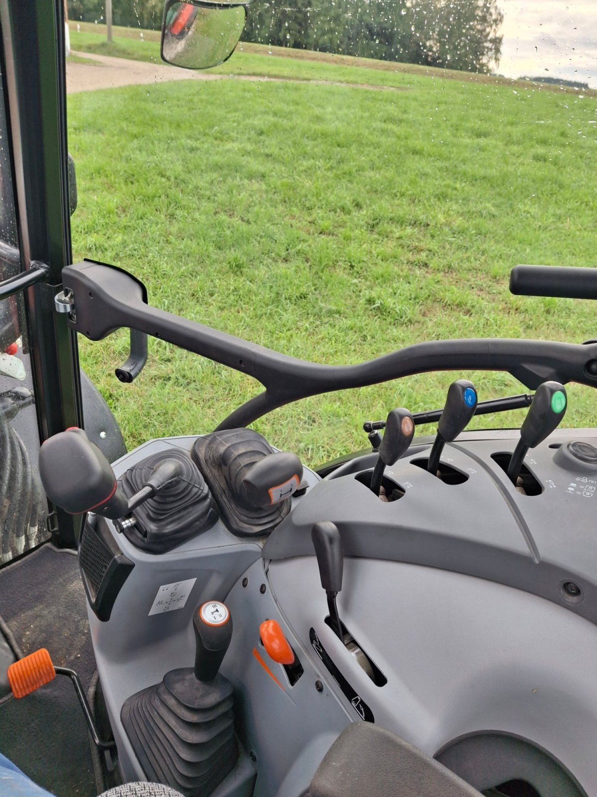 Traktor of the type Steyr 4075 Kompakt, Gebrauchtmaschine in Pleiskirchen (Picture 3)