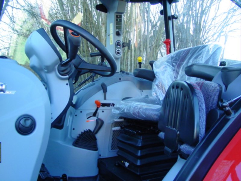 Traktor des Typs Steyr 4080 Kompakt Stace V, Neumaschine in Viechtach (Bild 4)