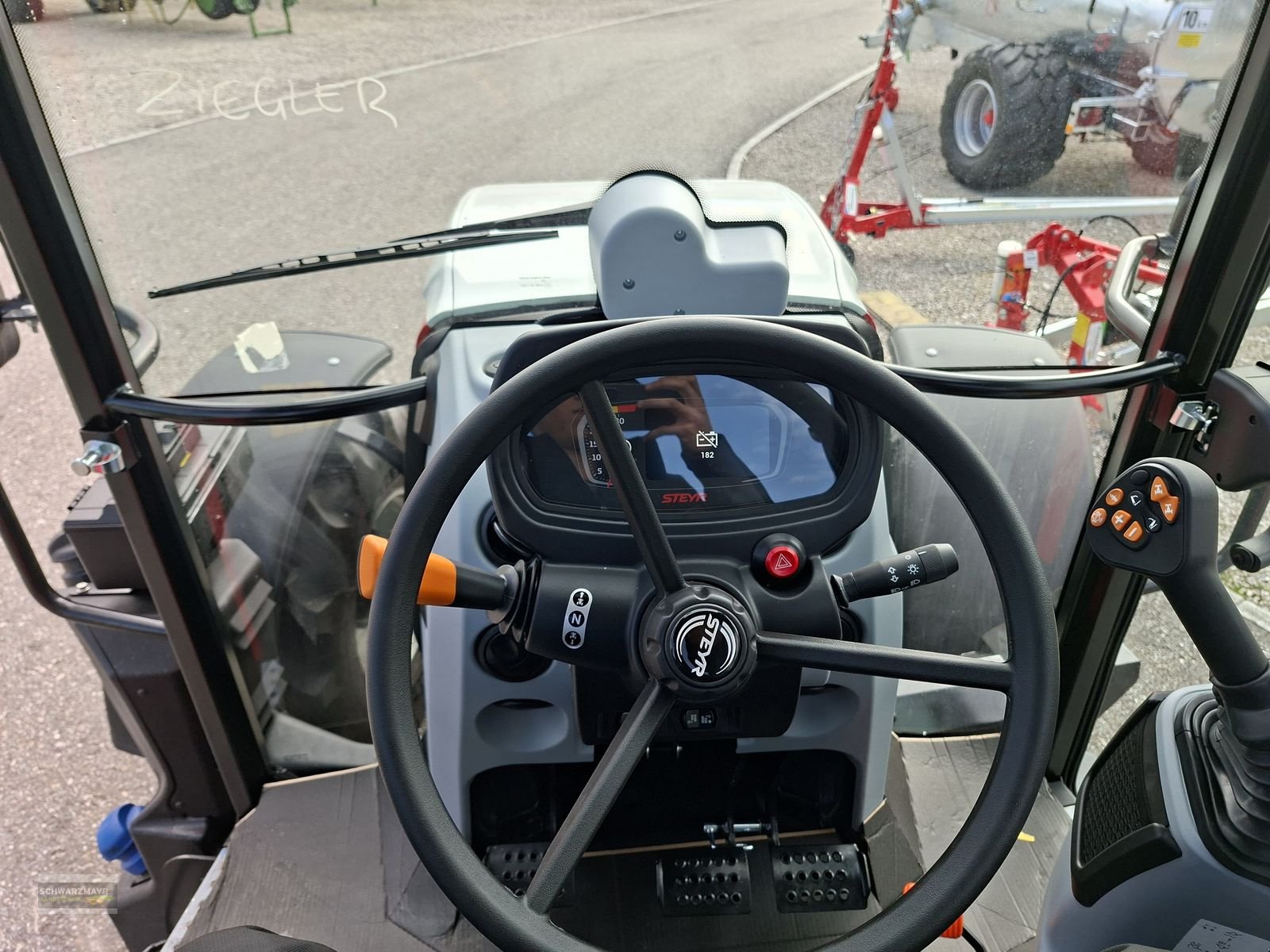 Traktor of the type Steyr 4080 PLUS, Neumaschine in Gampern (Picture 18)