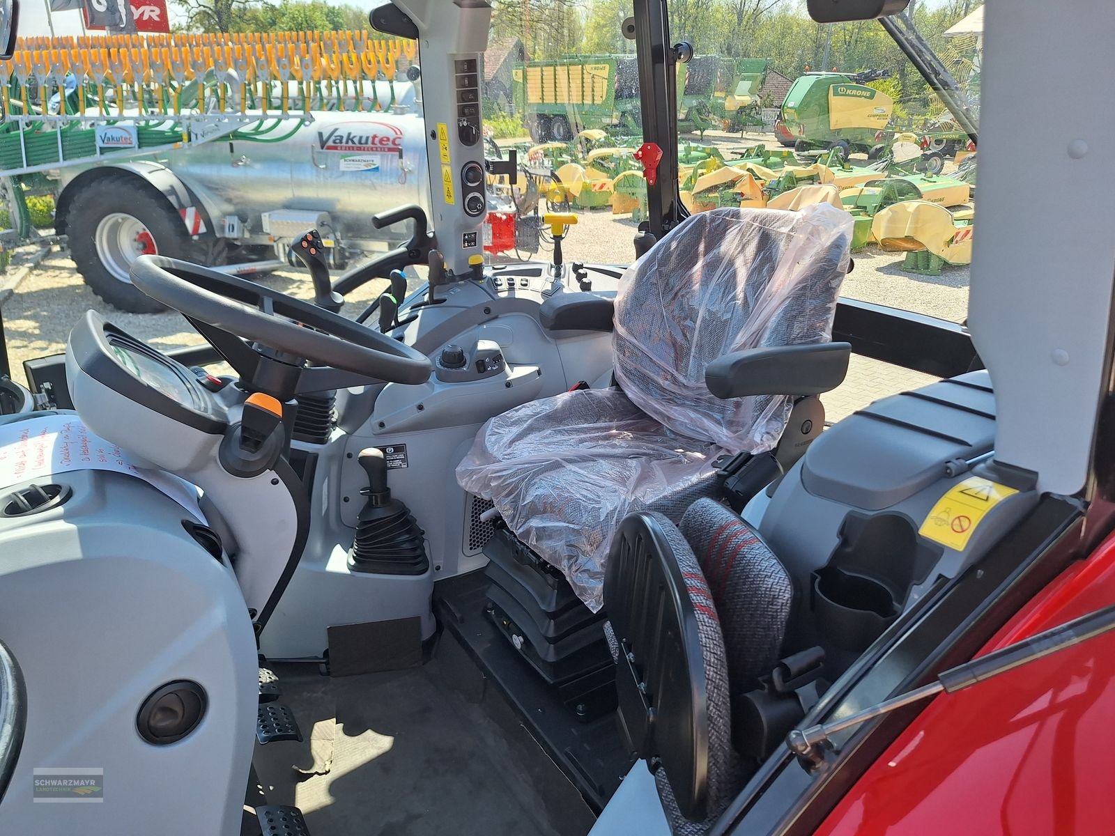 Traktor of the type Steyr 4090 Plus 1.0, Neumaschine in Aurolzmünster (Picture 14)