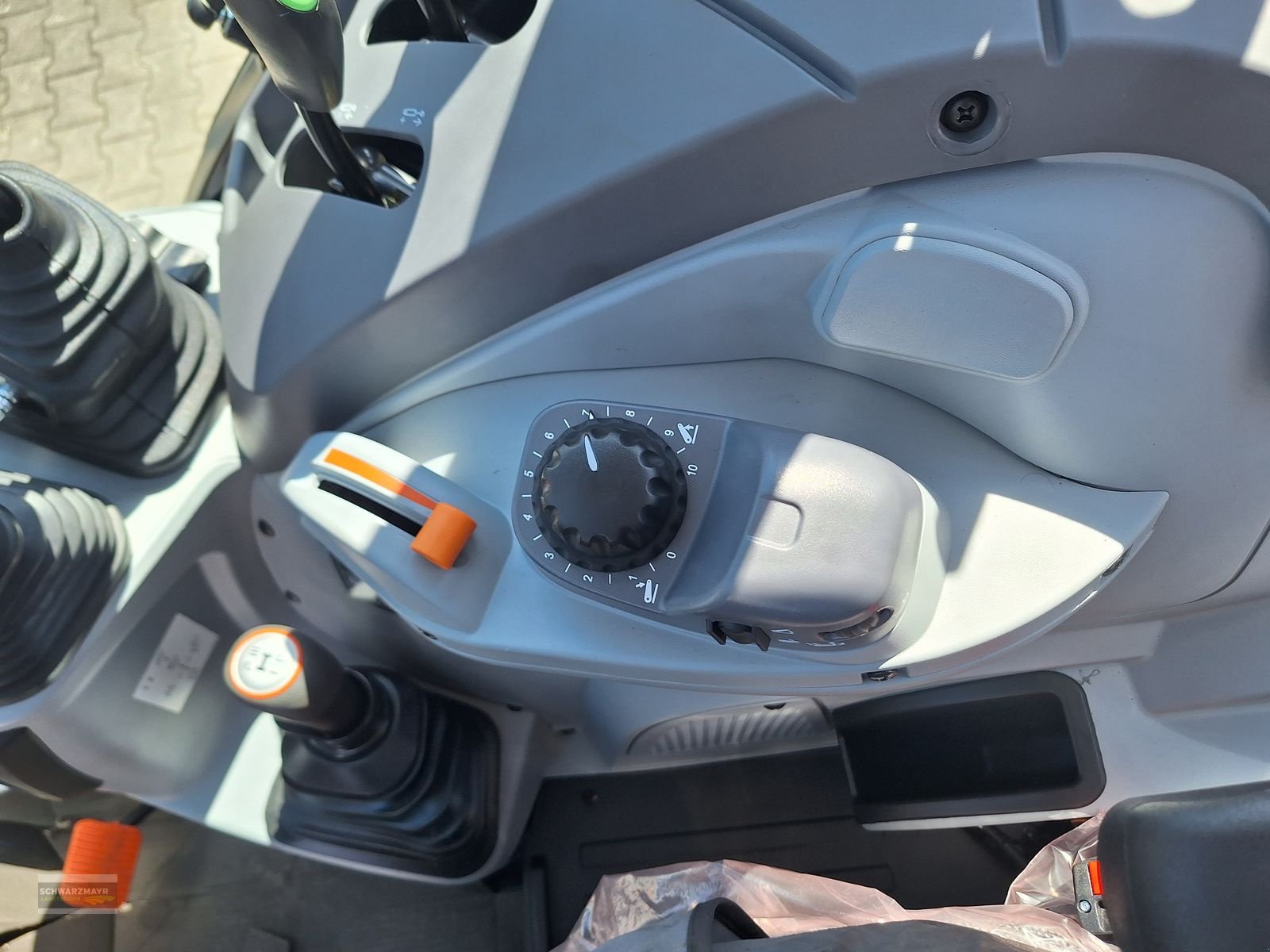 Traktor of the type Steyr 4090 Plus 1.0, Neumaschine in Aurolzmünster (Picture 18)