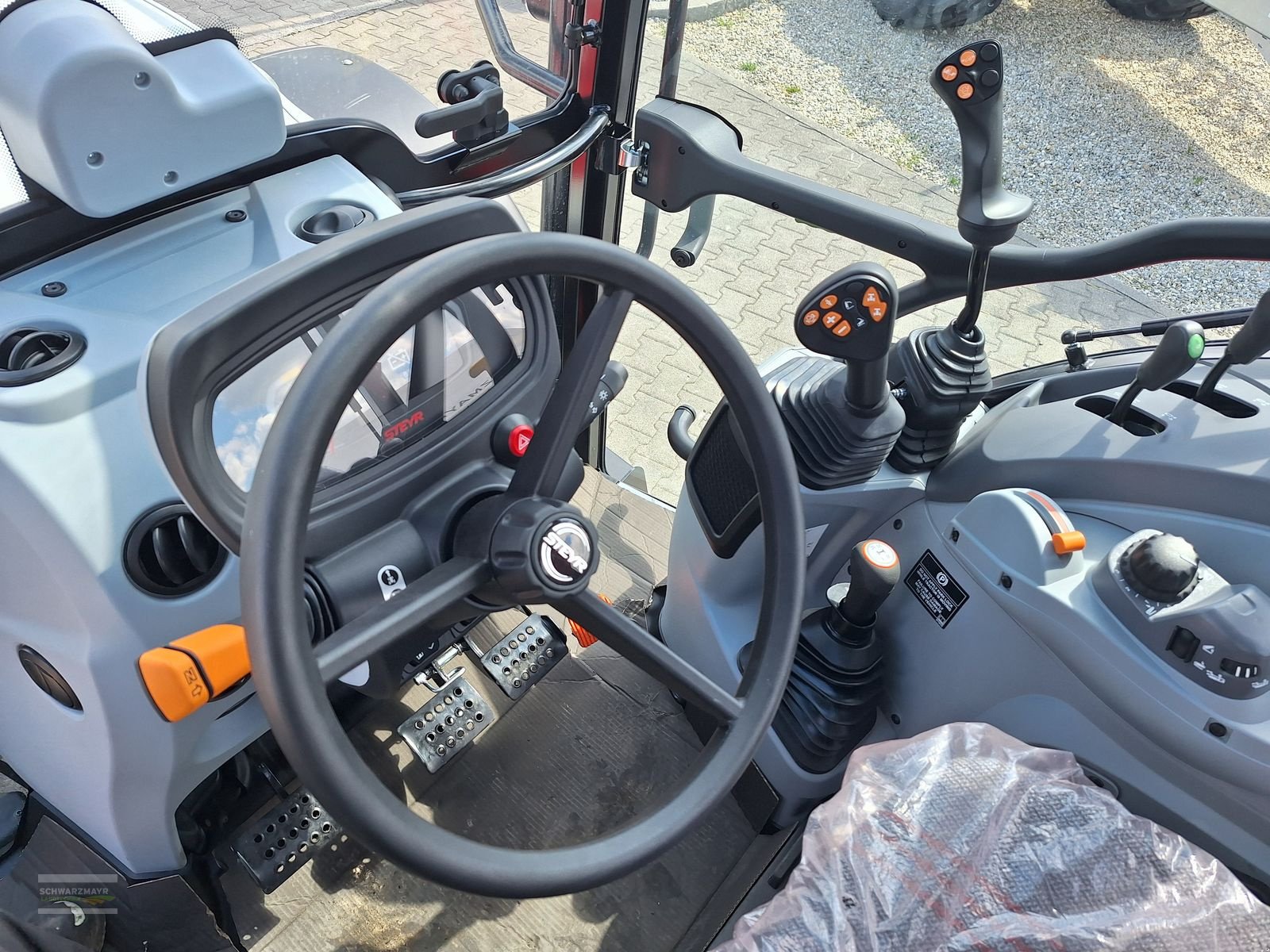 Traktor of the type Steyr 4090 PLUS, Neumaschine in Aurolzmünster (Picture 25)