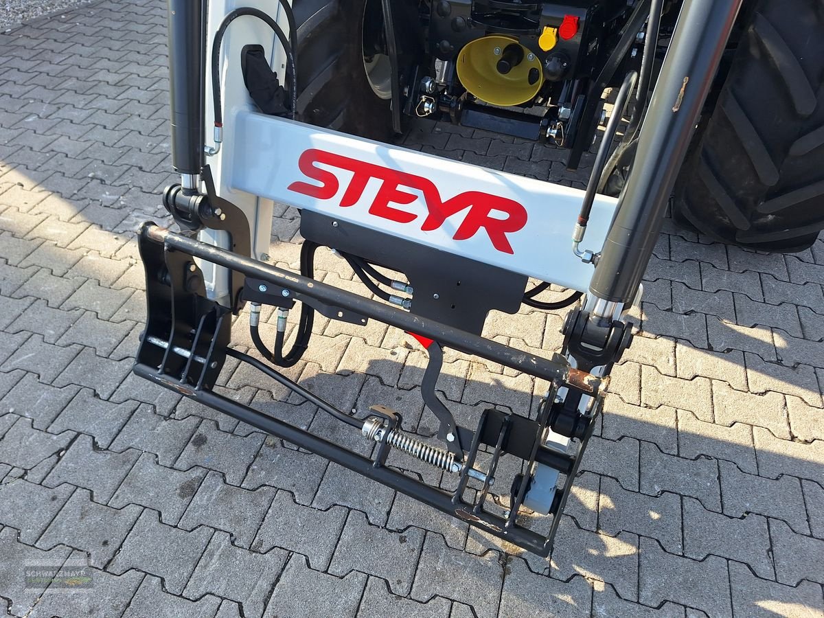 Traktor des Typs Steyr 4100 Kompakt (Stage V), Neumaschine in Aurolzmünster (Bild 12)