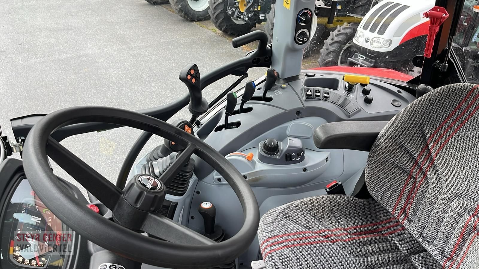 Traktor des Typs Steyr 4100 PLUS, Vorführmaschine in Gmünd (Bild 3)