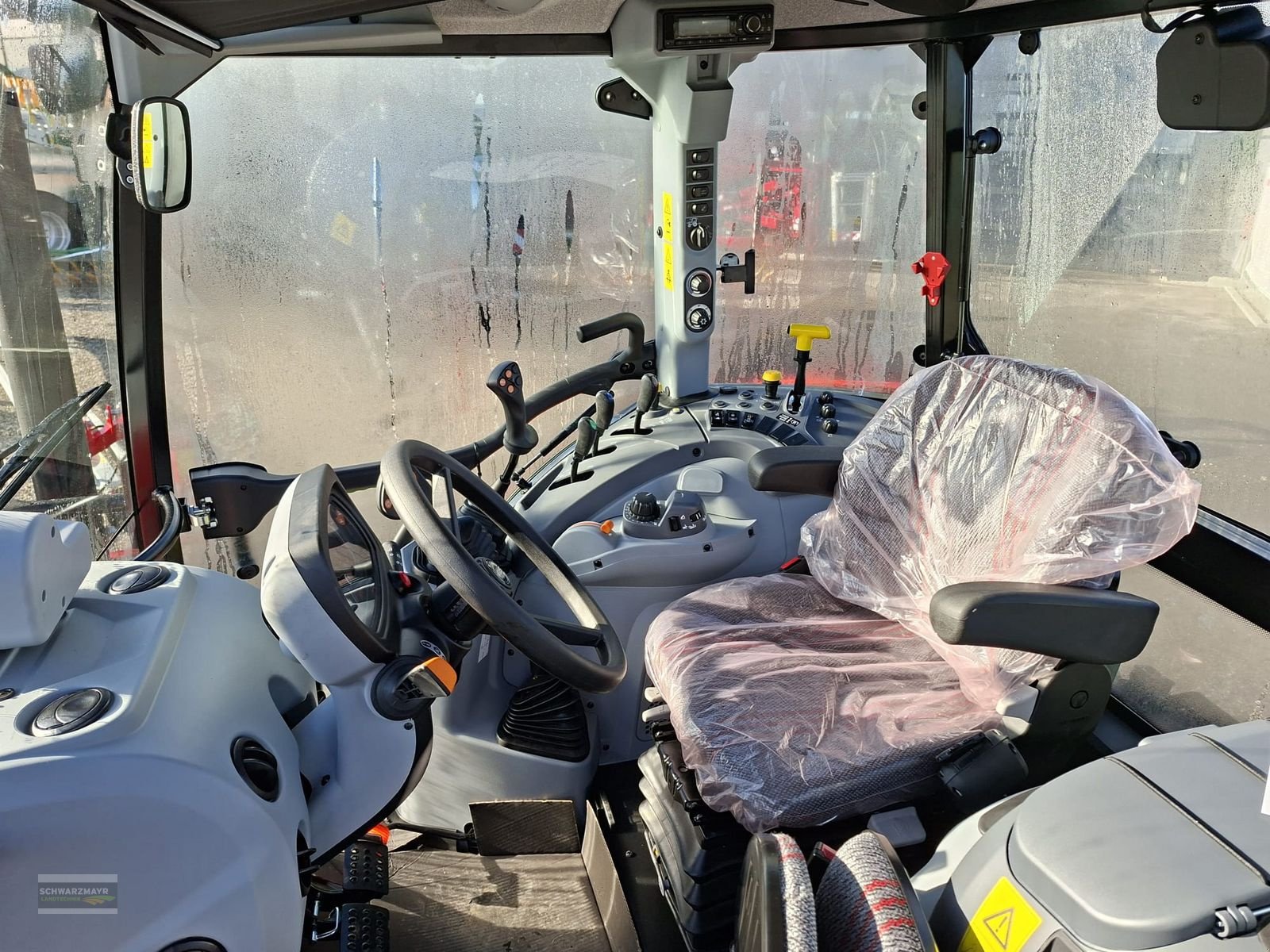 Traktor des Typs Steyr 4100 PLUS, Neumaschine in Gampern (Bild 23)