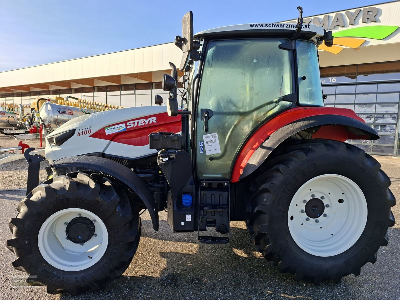 Traktor des Typs Steyr 4100 PLUS, Neumaschine in Gampern (Bild 2)