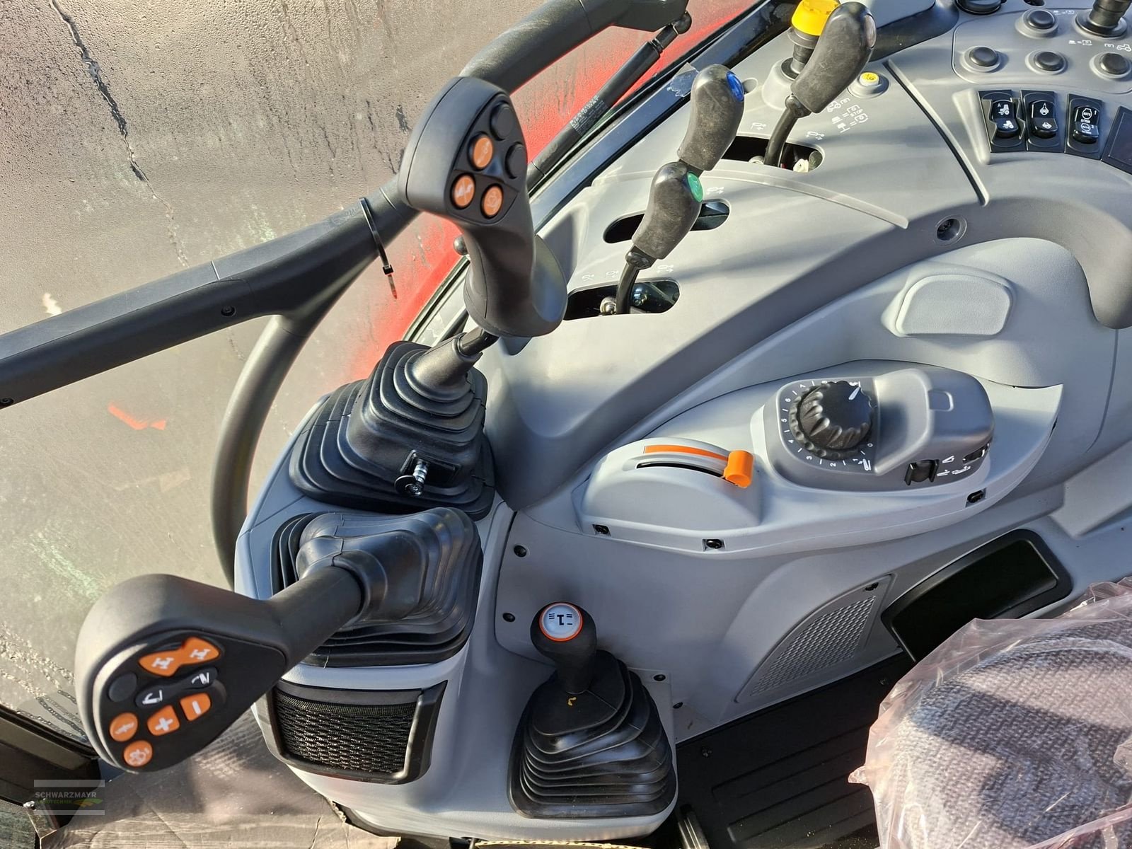 Traktor des Typs Steyr 4100 PLUS, Neumaschine in Gampern (Bild 18)