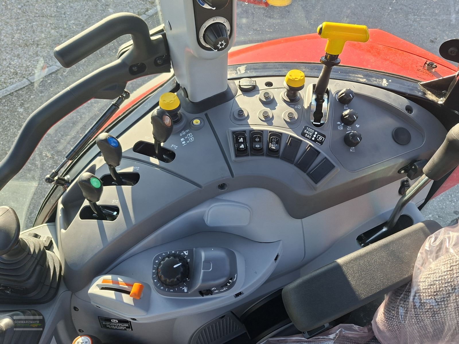 Traktor of the type Steyr 4100 PLUS, Neumaschine in Gampern (Picture 18)