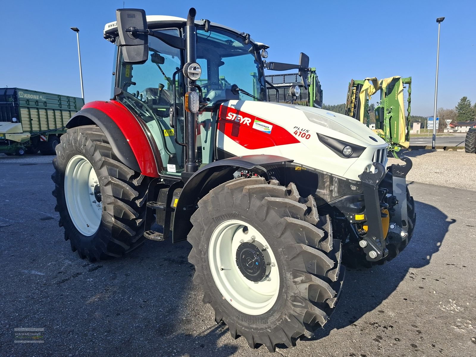 Traktor of the type Steyr 4100 PLUS, Neumaschine in Gampern (Picture 5)