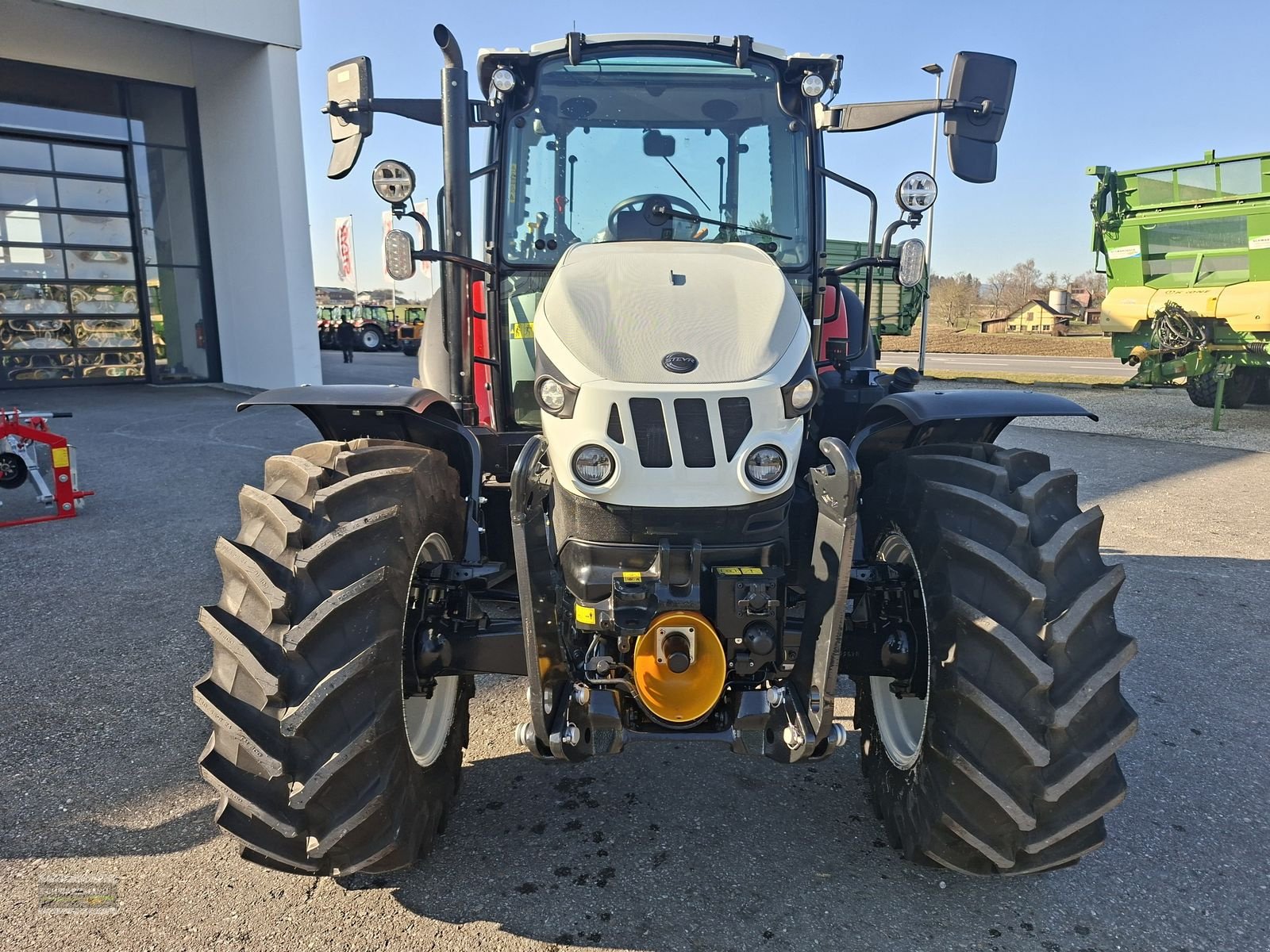 Traktor of the type Steyr 4100 PLUS, Neumaschine in Gampern (Picture 4)