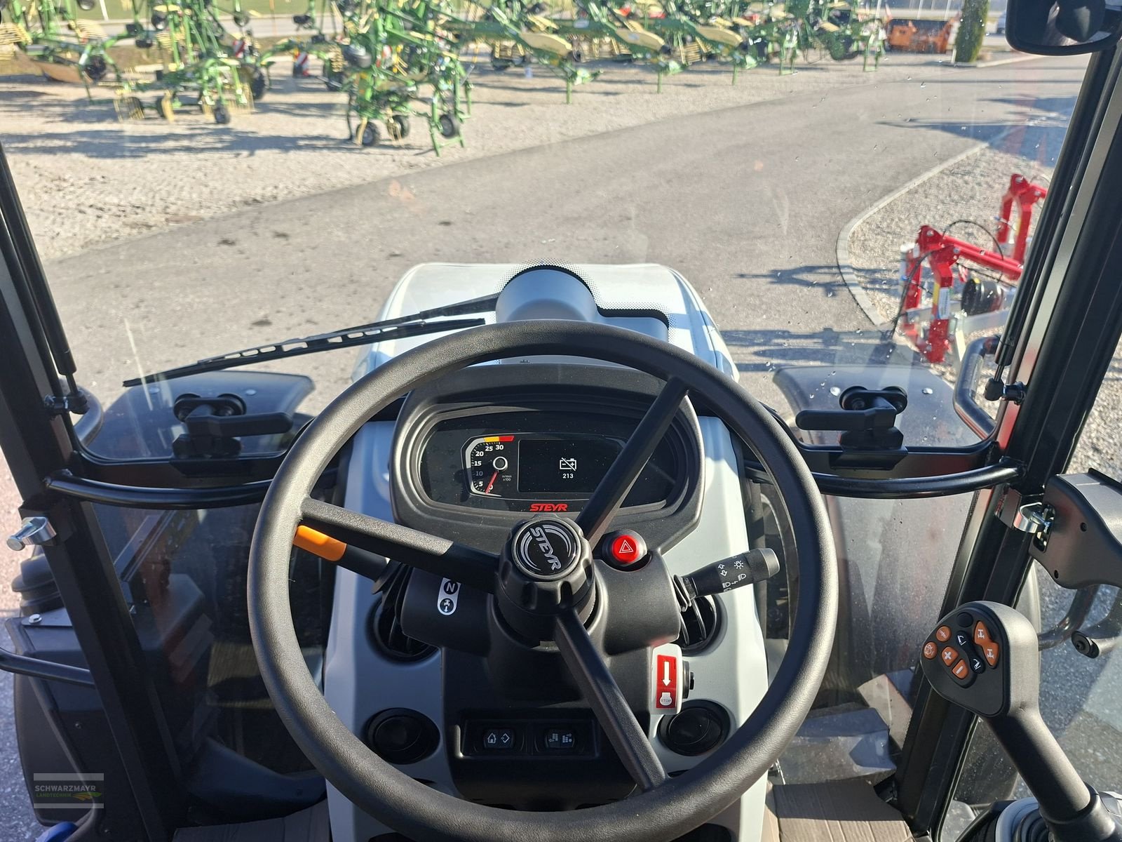 Traktor of the type Steyr 4100 PLUS, Neumaschine in Gampern (Picture 22)