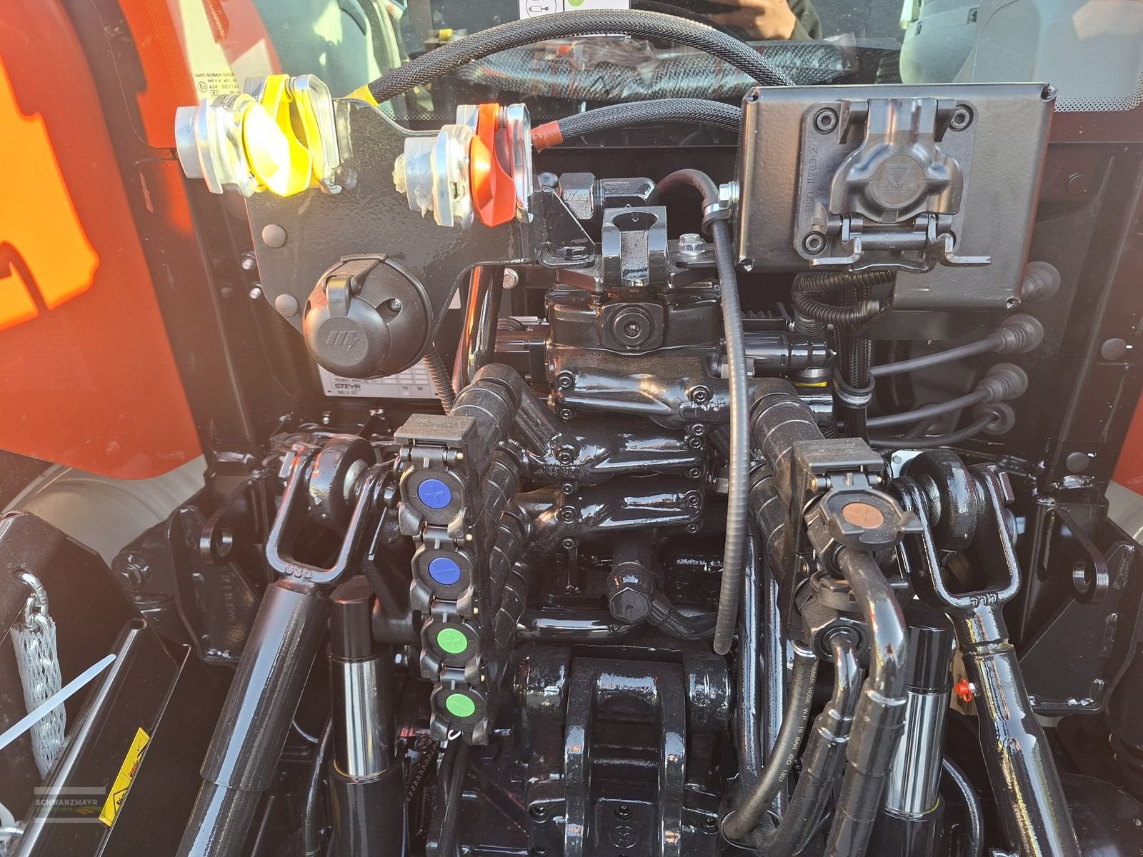 Traktor of the type Steyr 4100 PLUS, Neumaschine in Gampern (Picture 12)