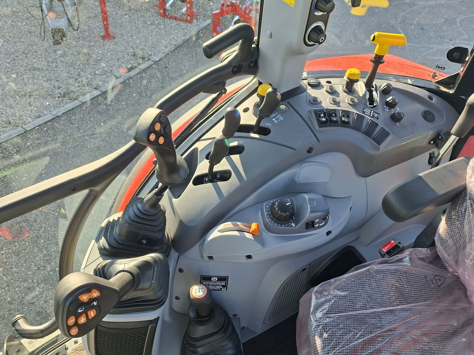 Traktor of the type Steyr 4100 PLUS, Neumaschine in Gampern (Picture 17)