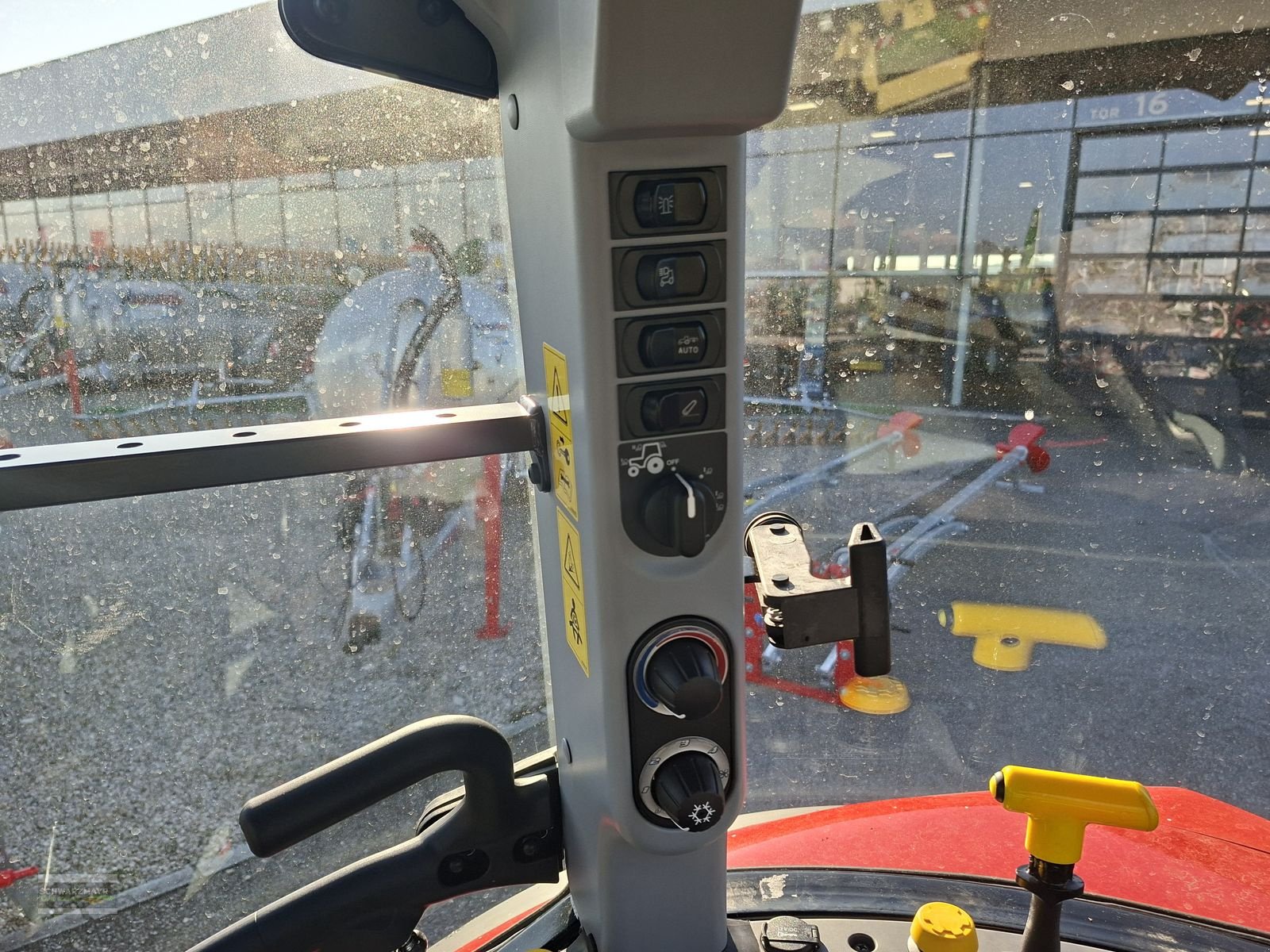 Traktor of the type Steyr 4100 PLUS, Neumaschine in Gampern (Picture 20)