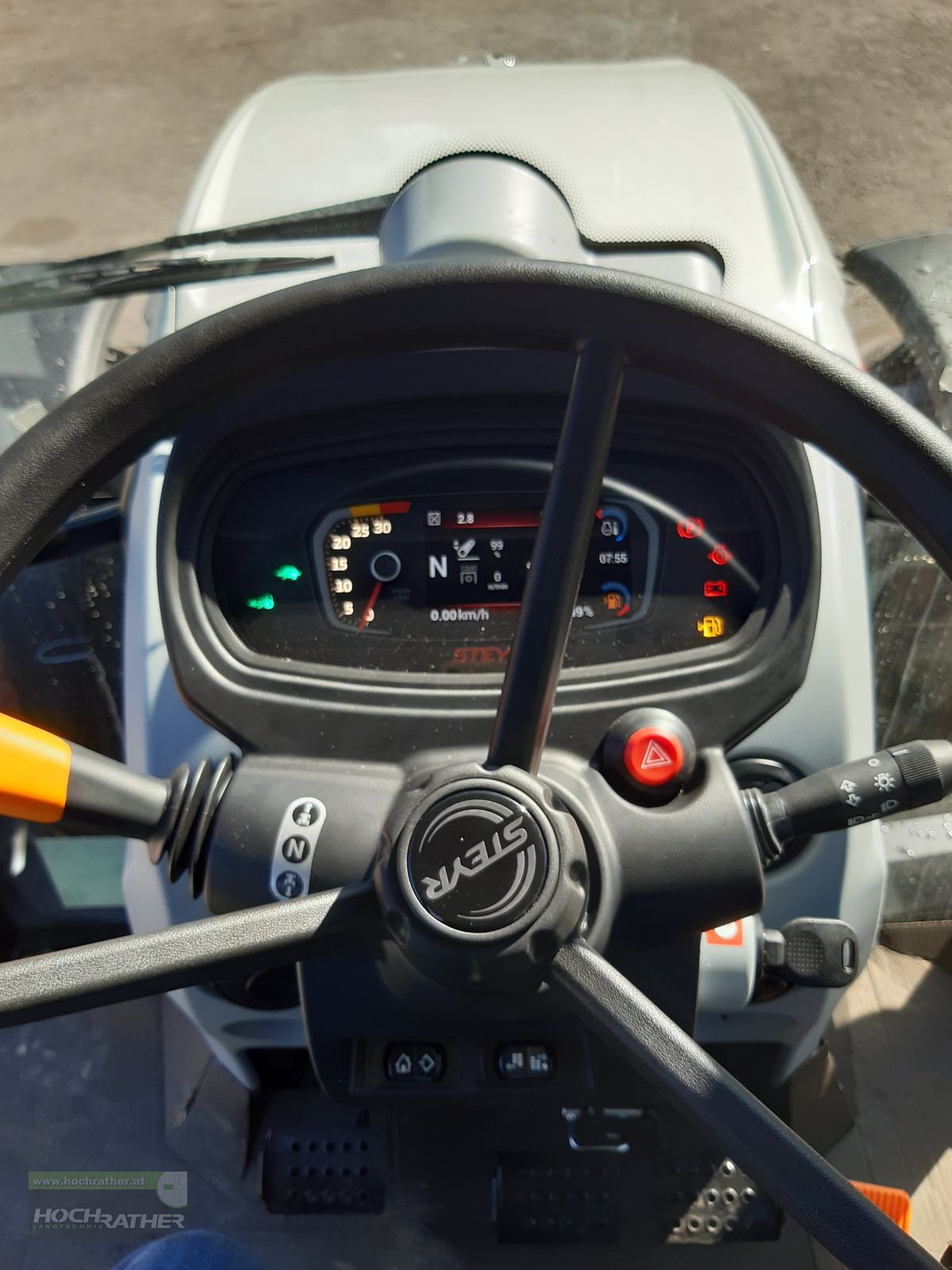 Traktor of the type Steyr 4100 PLUS, Neumaschine in Kronstorf (Picture 28)