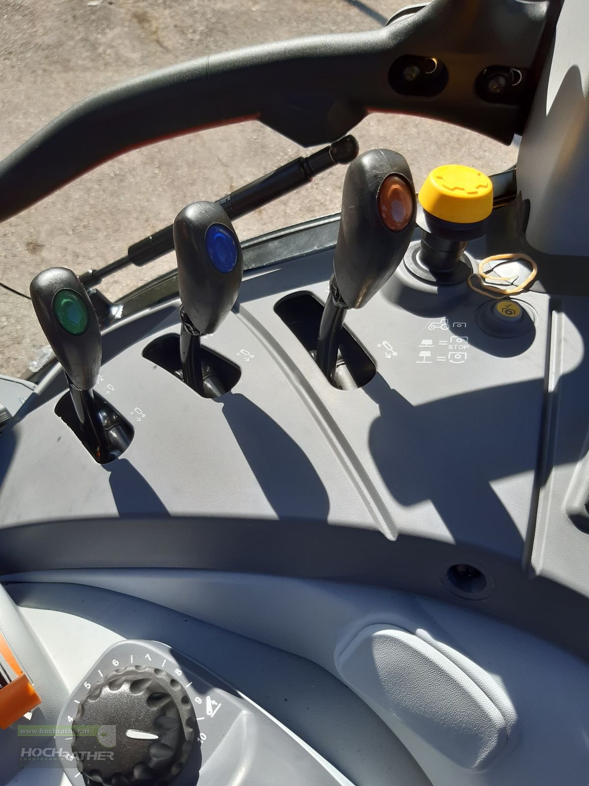 Traktor of the type Steyr 4100 PLUS, Neumaschine in Kronstorf (Picture 23)