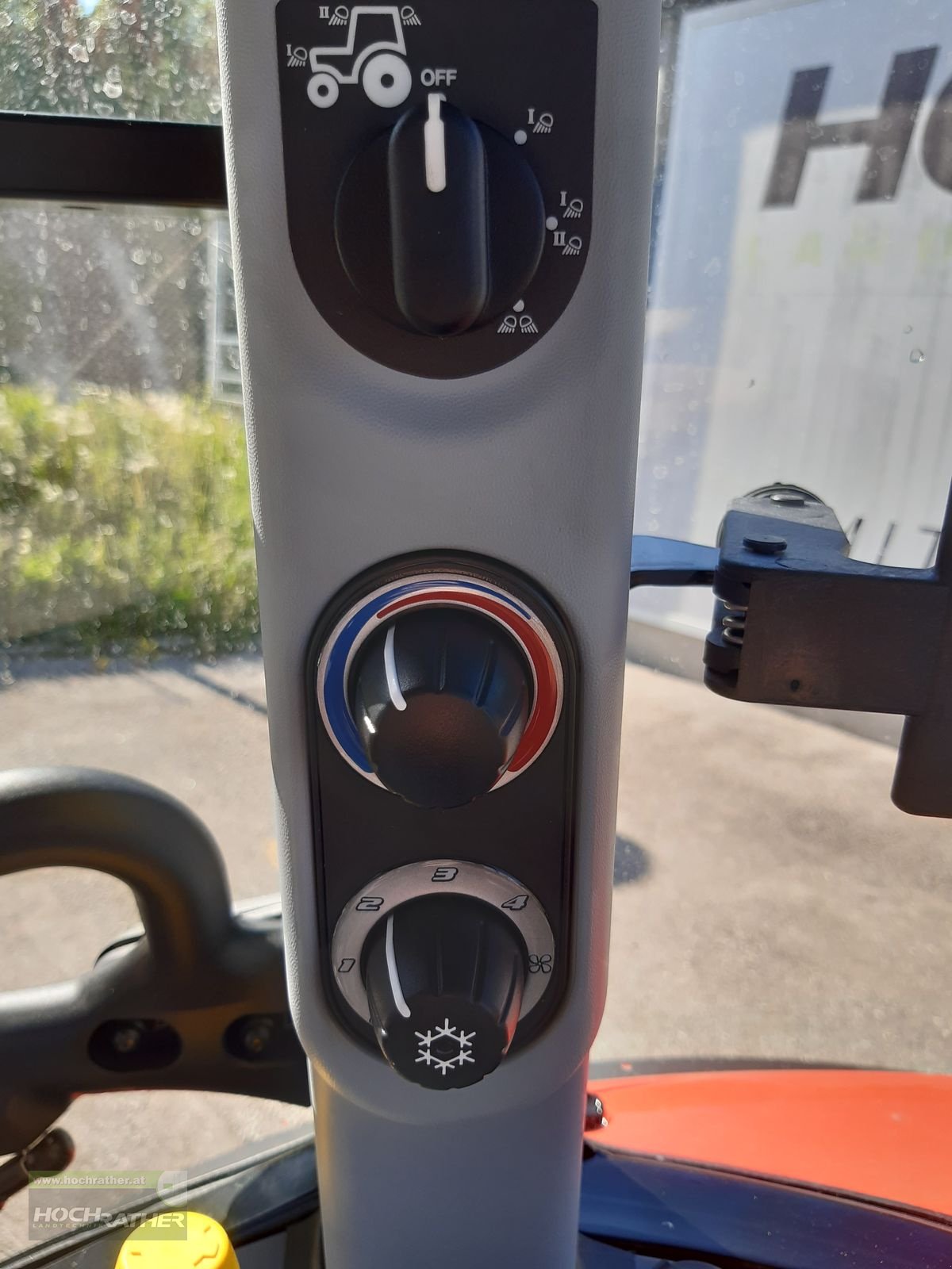 Traktor of the type Steyr 4100 PLUS, Neumaschine in Kronstorf (Picture 24)