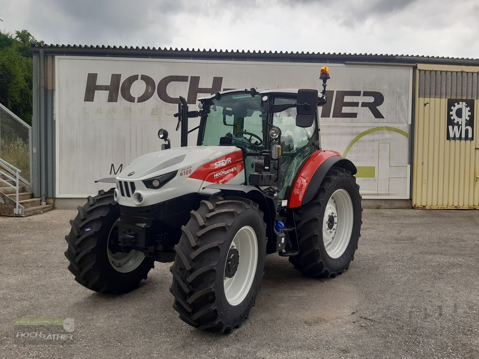 Traktor of the type Steyr 4100 PLUS, Neumaschine in Kronstorf (Picture 2)