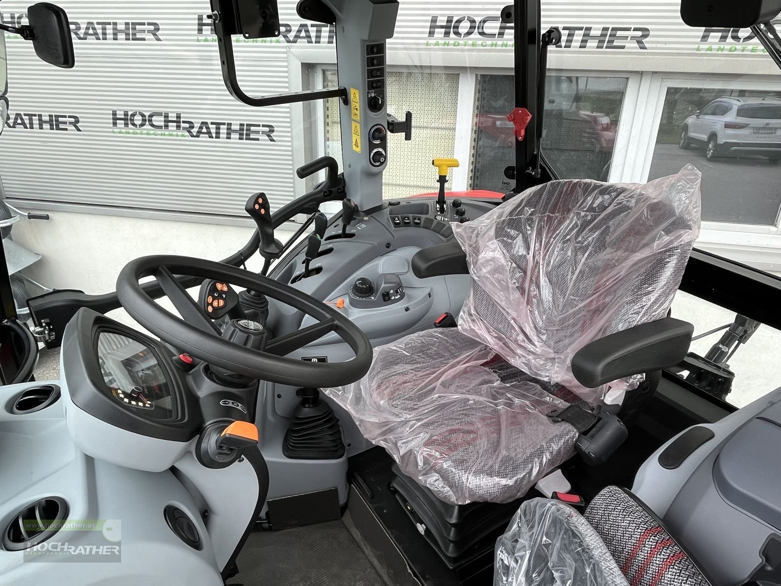 Traktor of the type Steyr 4100 PLUS, Neumaschine in Kronstorf (Picture 11)