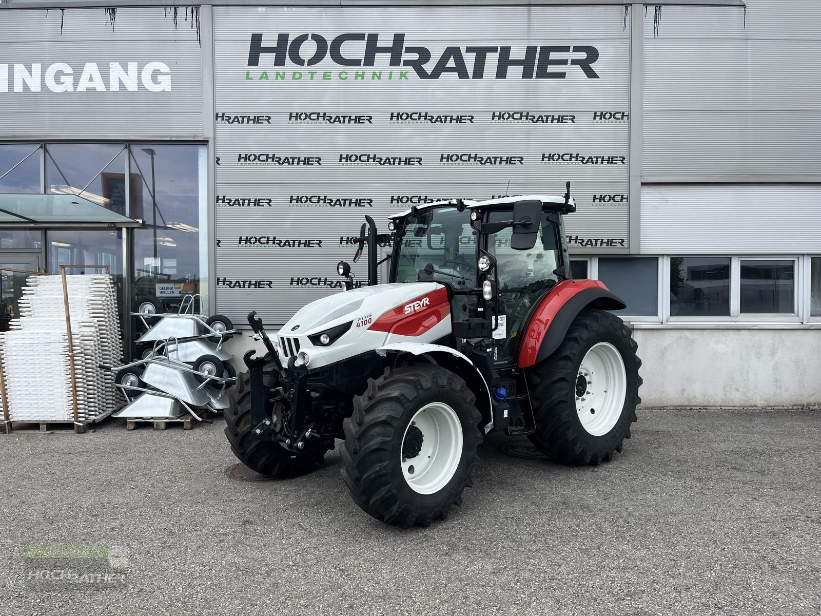 Traktor of the type Steyr 4100 PLUS, Neumaschine in Kronstorf (Picture 3)