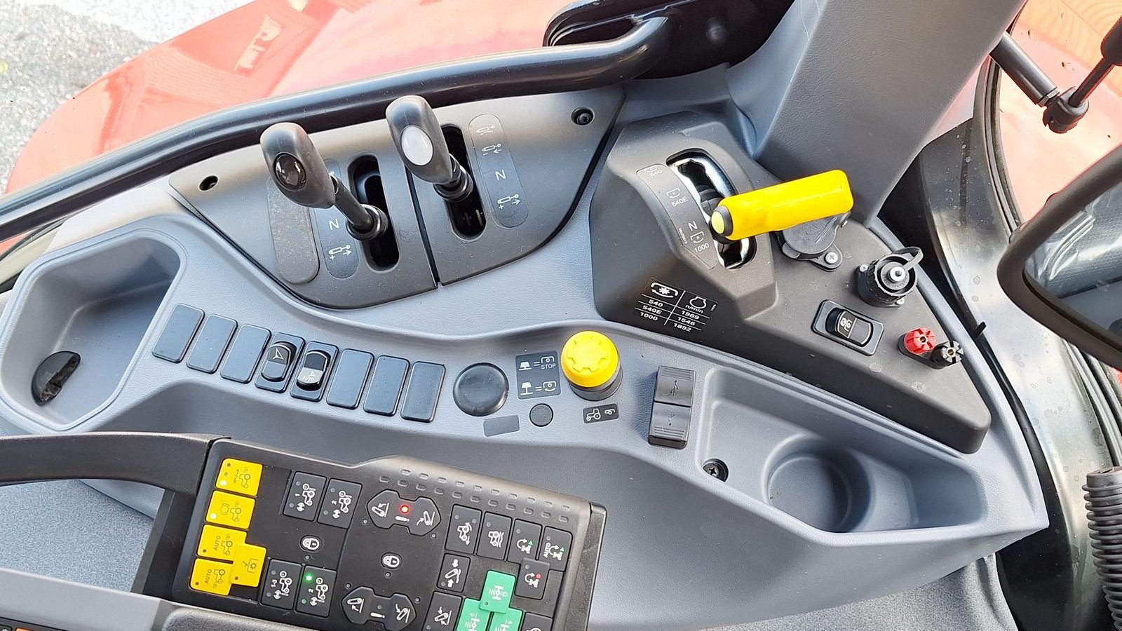 Traktor of the type Steyr 4110 Expert CVT, Neumaschine in Bergheim (Picture 10)