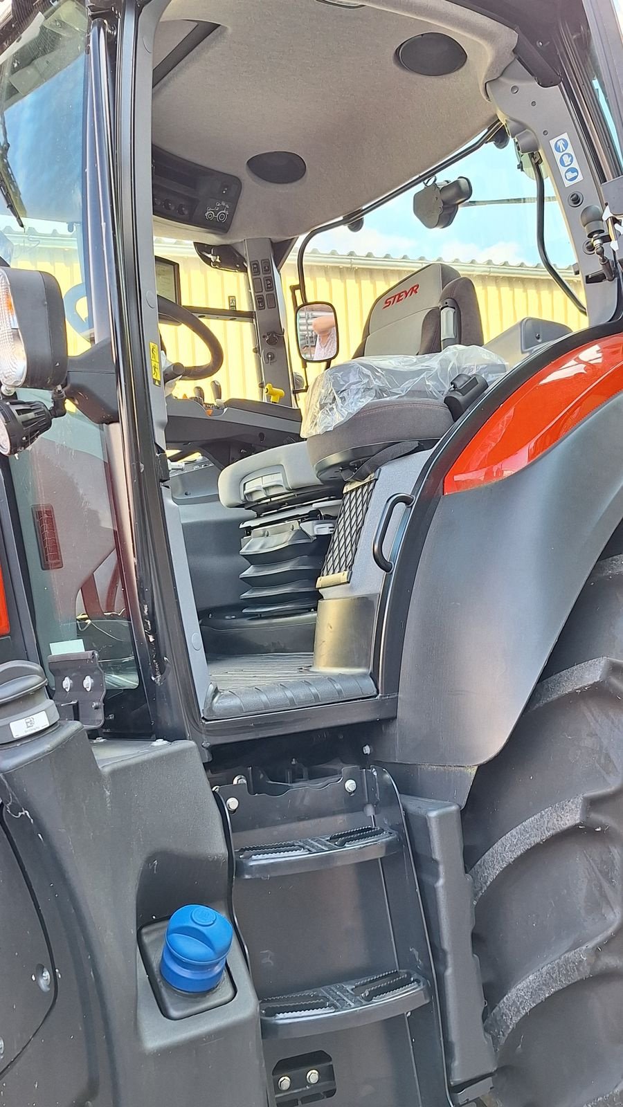 Traktor of the type Steyr 4110 Expert CVT, Neumaschine in Bergheim (Picture 14)