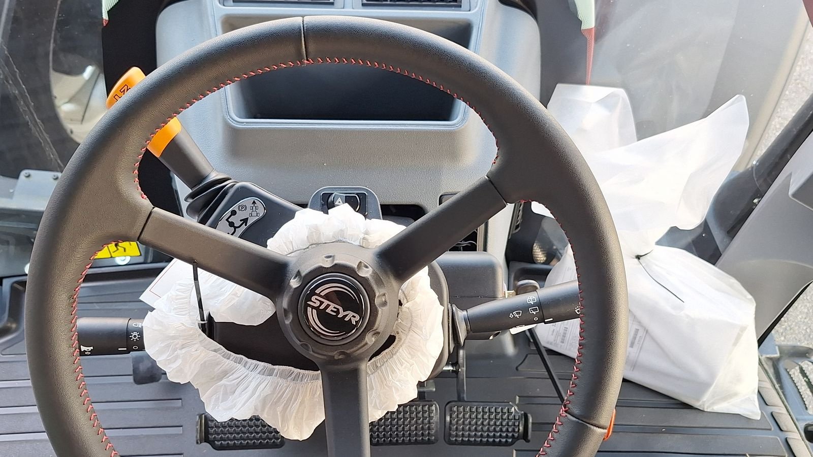 Traktor of the type Steyr 4110 Expert CVT, Neumaschine in Bergheim (Picture 13)