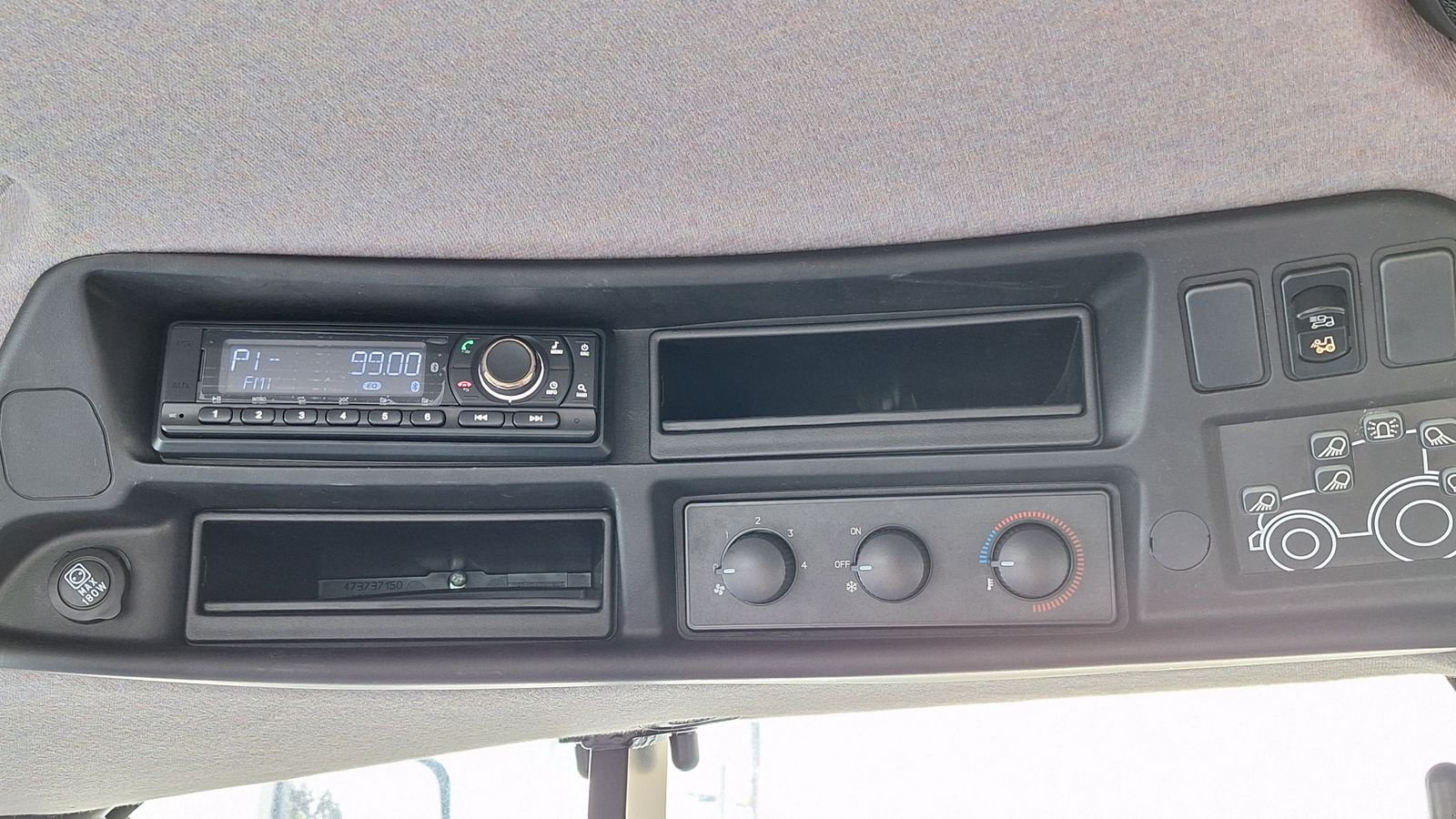 Traktor of the type Steyr 4110 Expert CVT, Neumaschine in Bergheim (Picture 11)