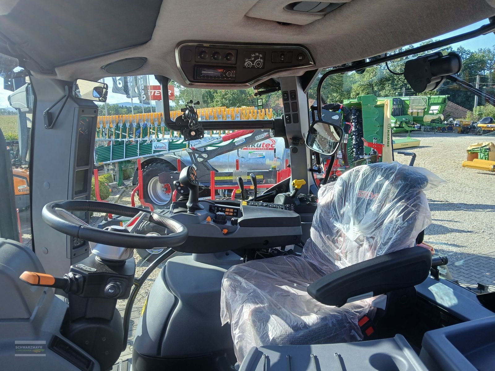 Traktor of the type Steyr 4110 Expert CVT, Vorführmaschine in Aurolzmünster (Picture 13)