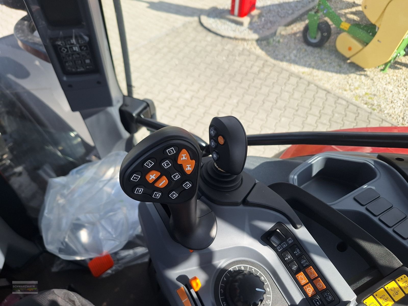 Traktor of the type Steyr 4110 Expert CVT, Neumaschine in Aurolzmünster (Picture 18)