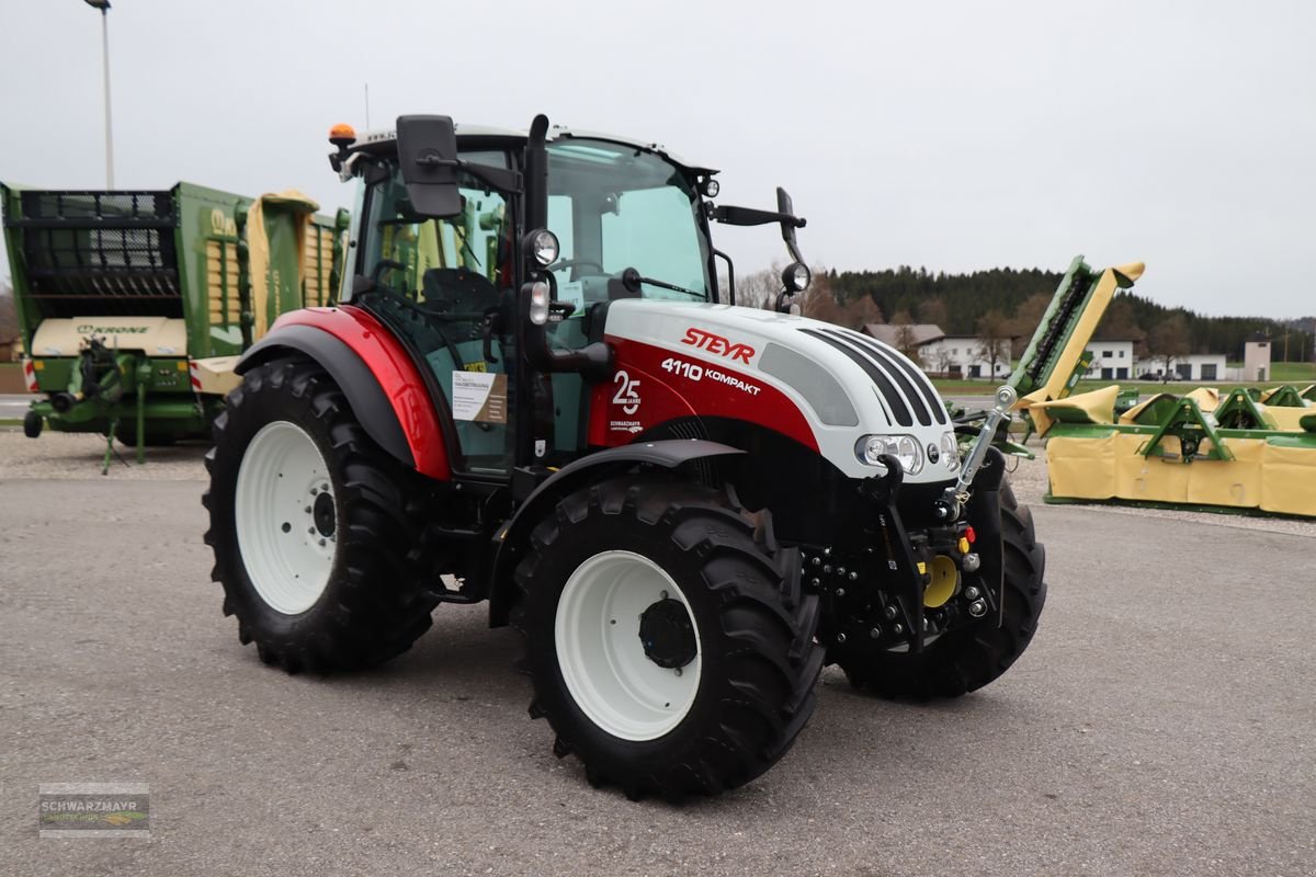 Traktor des Typs Steyr 4110 Kompakt (Stage V), Neumaschine in Aurolzmünster (Bild 2)