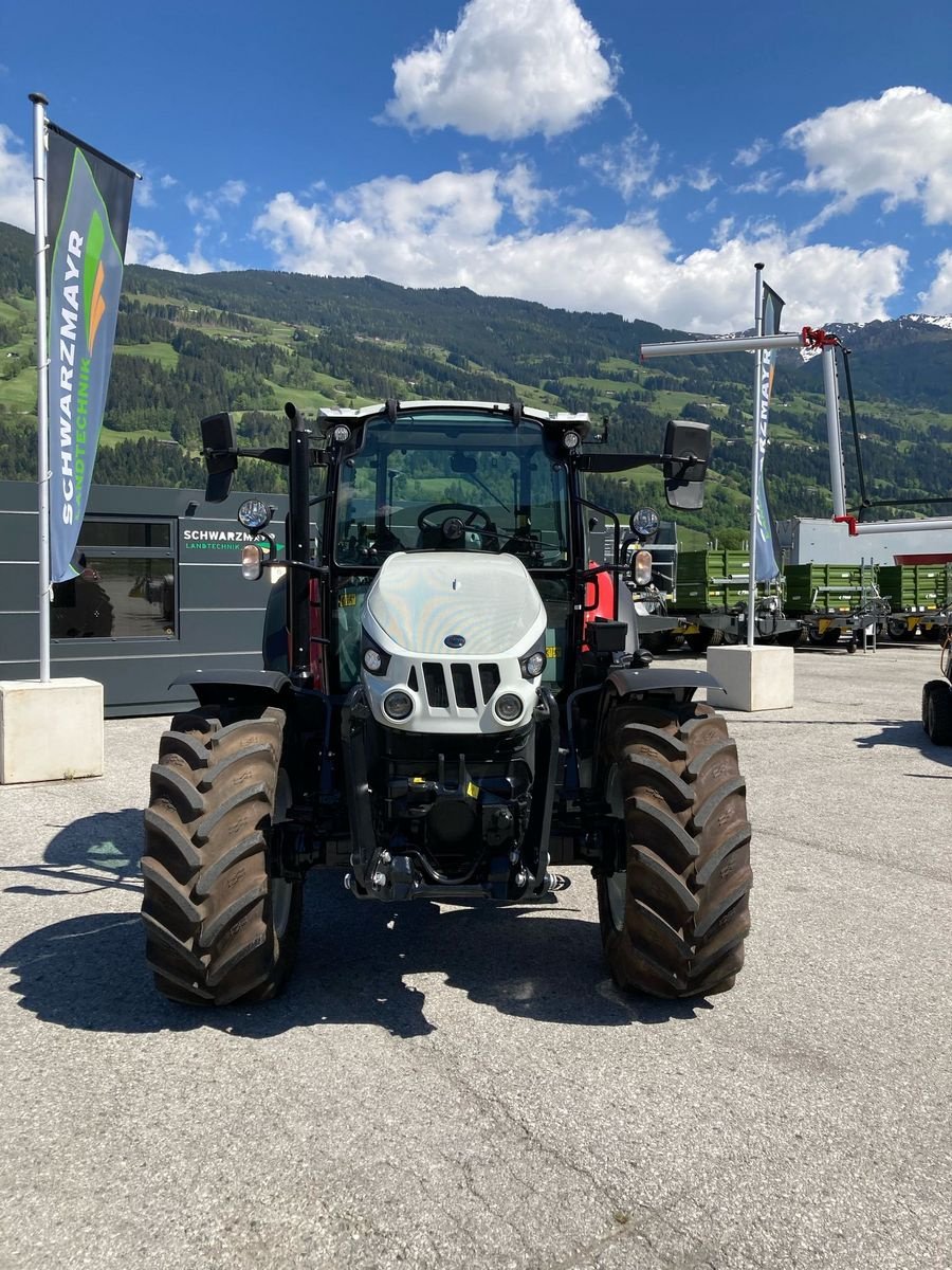 Traktor des Typs Steyr 4110 PLUS, Neumaschine in Schlitters (Bild 2)