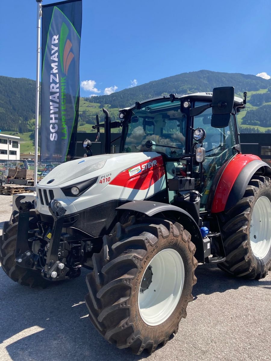 Traktor des Typs Steyr 4110 PLUS, Neumaschine in Schlitters (Bild 1)